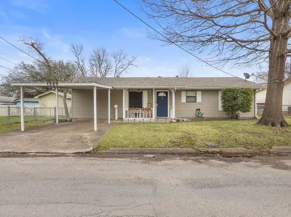 1320 Elm St, Bonham, TX 75418