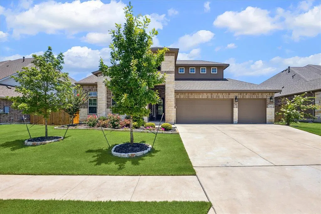 5 bed, 3.0 bath, 3085 sqft, $3,500 — Photo 2