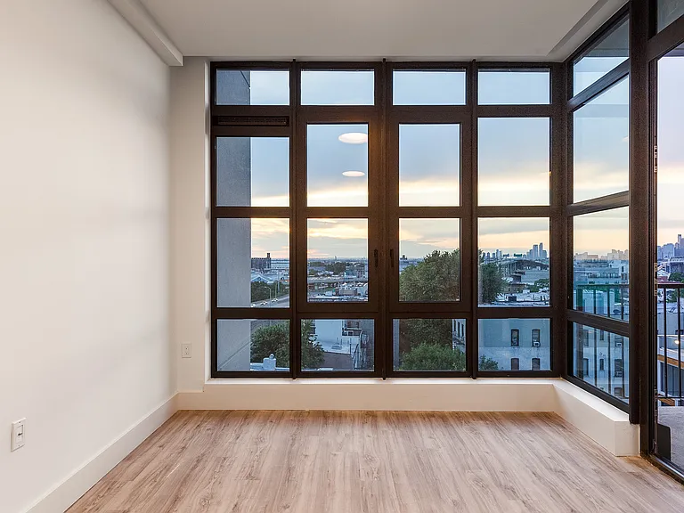 584 4th Ave #201 — Photo 3