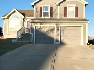 10902 N Manchester Ave, Kansas City, MO 64157