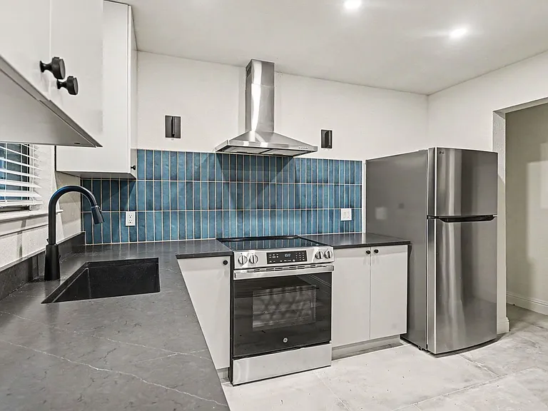 2103 Mistletoe Ave — Photo 19