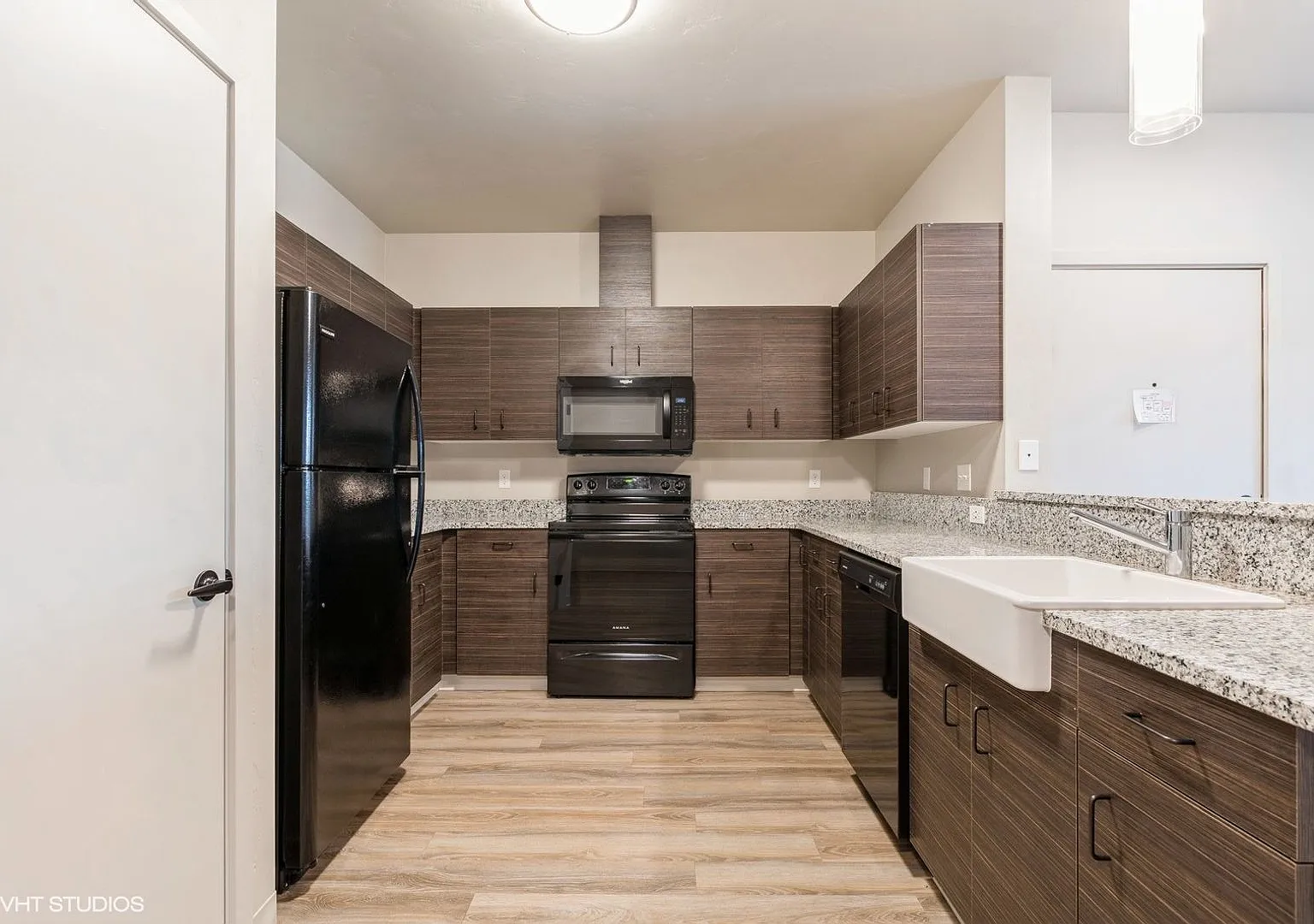 2 Bedroom / 1 Bathroom Apartment! — Photo 4