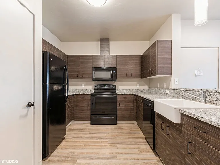1920 Jefferson Blvd #207-C — Photo 4