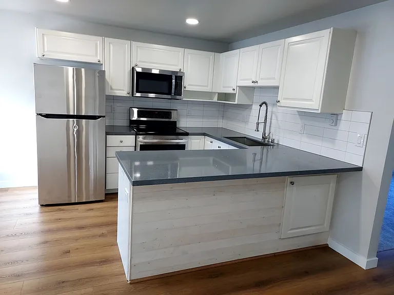 411 Anderson Ave — Photo 3