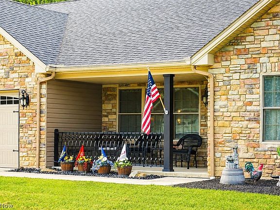 4th image of 40011 Hope Ct