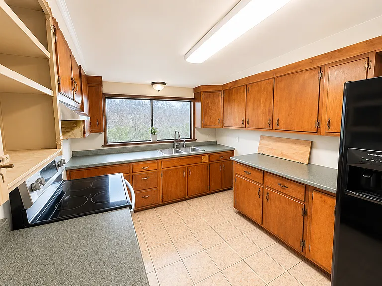 1445 Hulton Rd — Photo 5