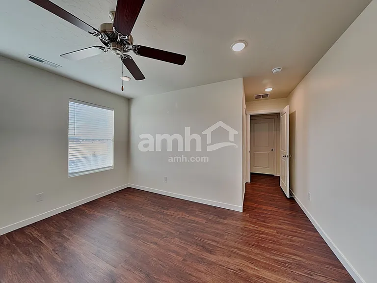 1519 N Barkvine Ave — Photo 10