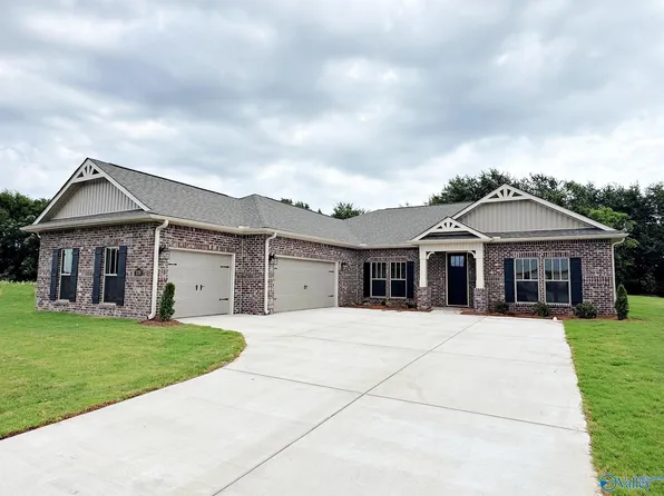 1215 Maplehurst St, Decatur, AL 35603