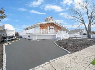 381 Kelp Rd FLOOR 1, Copiague, NY 11726