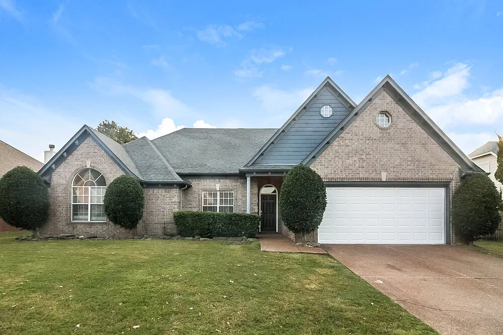 3 bed, 2.0 bath, 1854 sqft, $2,100 — Photo 1
