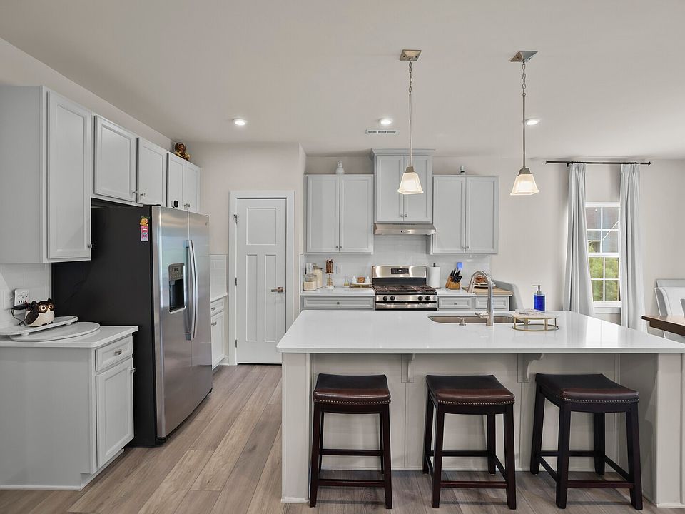 1st image of 940 Green Valley