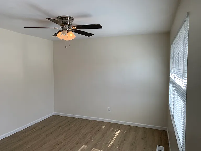 2806 Midfield Cir SE — Photo 5