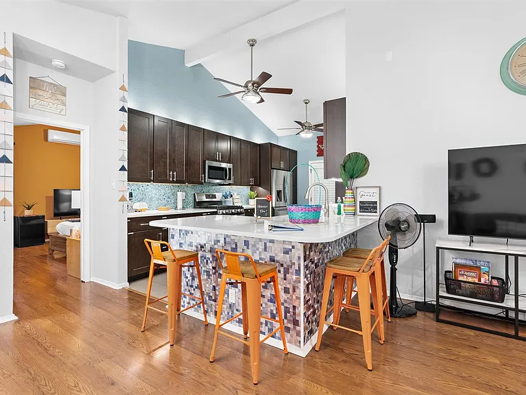 512 Edwards Dr — Photo 11