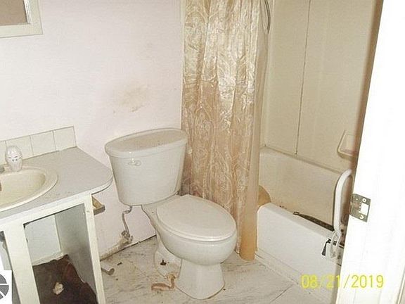 4th image of 135 Manor Dr