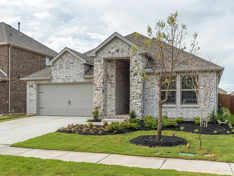 5917 Bellflower Dr — Photo 3