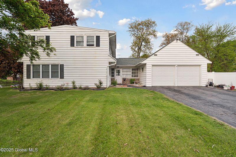 4th image of 1094 Deforest Street