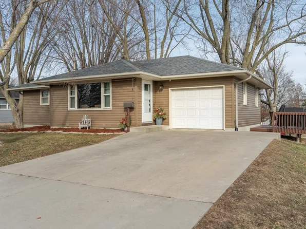 305 2nd St SE, Stewartville, MN 55976