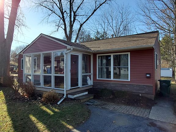 2nd image of 117 Jackson St