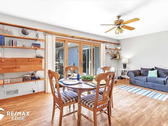 3rd image of 4364 Bennett Dr