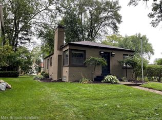 7 Devonshire Rd, Pleasant Ridge, MI 48069