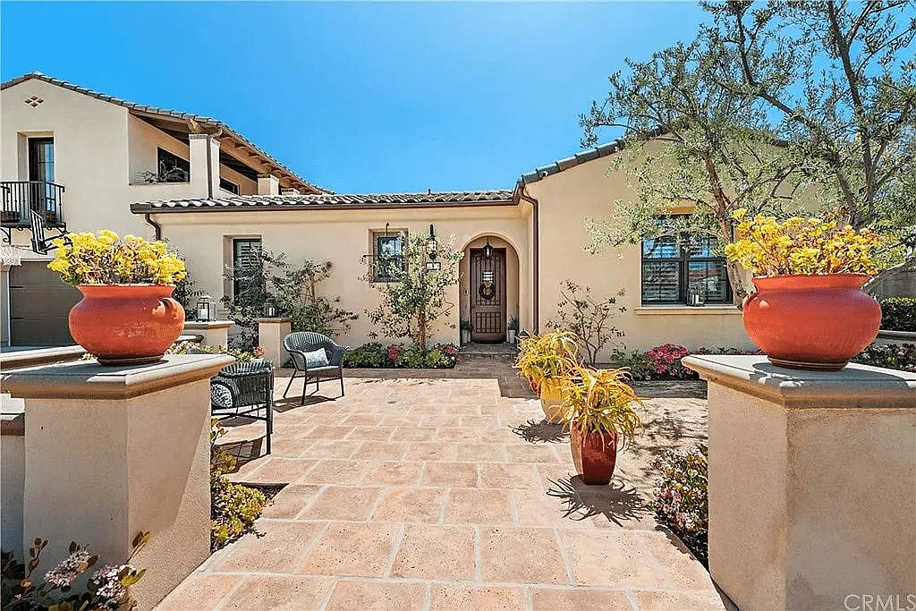 5 bed, 4594 sqft, $16,000 — Photo 3
