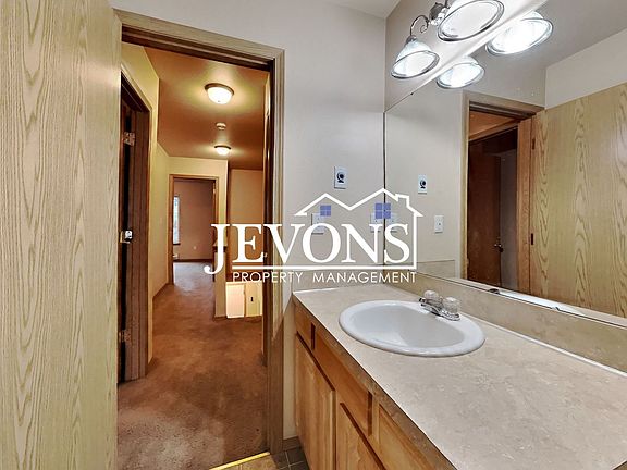 5th image of 3018 S 43rd St APT B