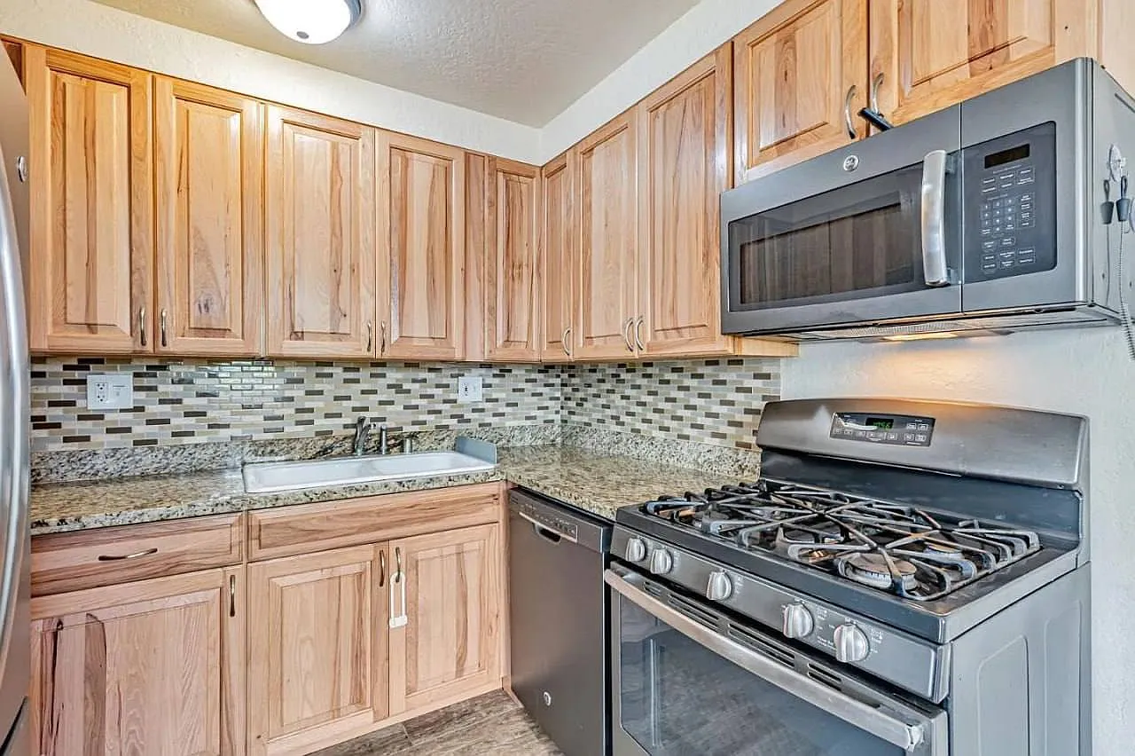 2 bed, $3,500 — Photo 3