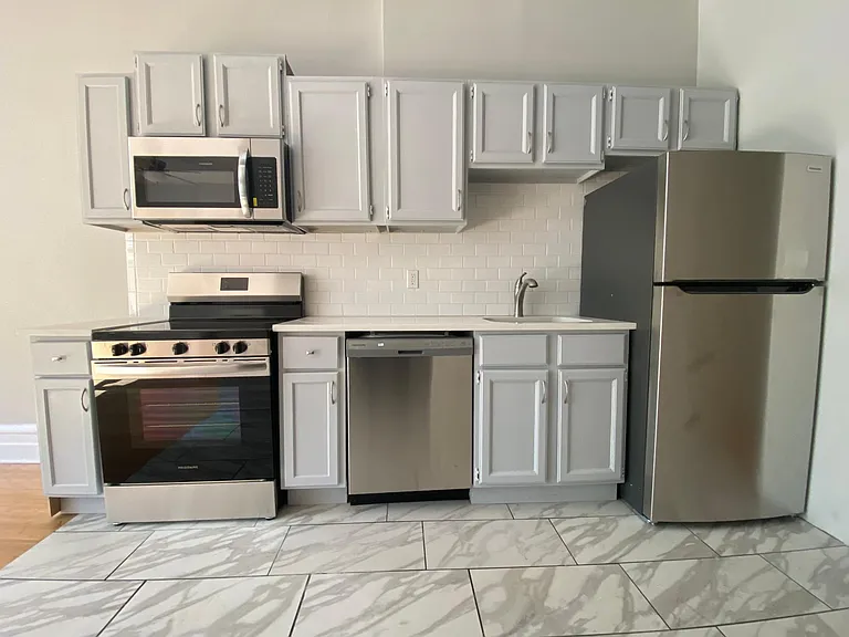 2719 N Pine Grove Ave #301 — Photo 7