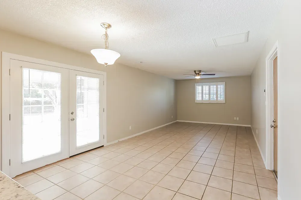 3 bed, 1466 sqft, $1,300 — Photo 2