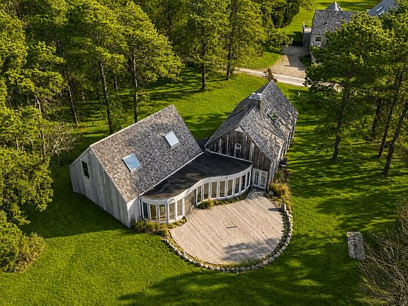 2nd image of 22 Old Harbor Ln