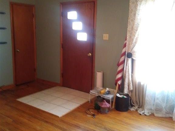 2nd image of 220 E Garland St
