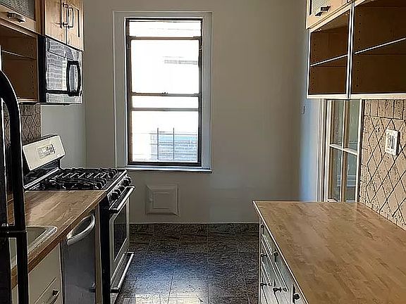 2nd image of 4410 Cayuga Ave APT 6G
