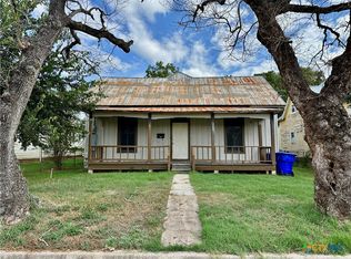 309 Hopkins St, Yoakum, TX 77995