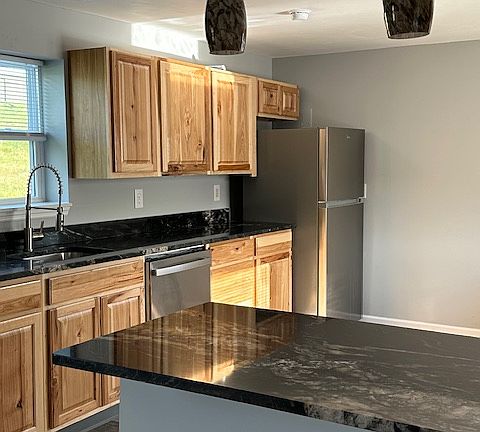 2nd image of 1379 Stewartstown Rd #B