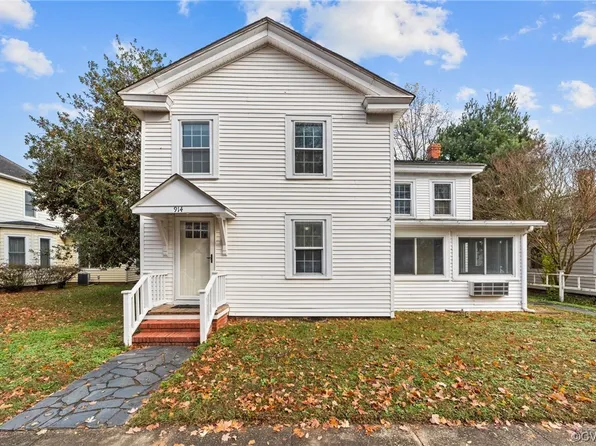 914 Lee St, West Point, VA 23181