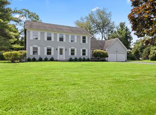 31 Buckingham Meadow Rd, Setauket, NY 11733