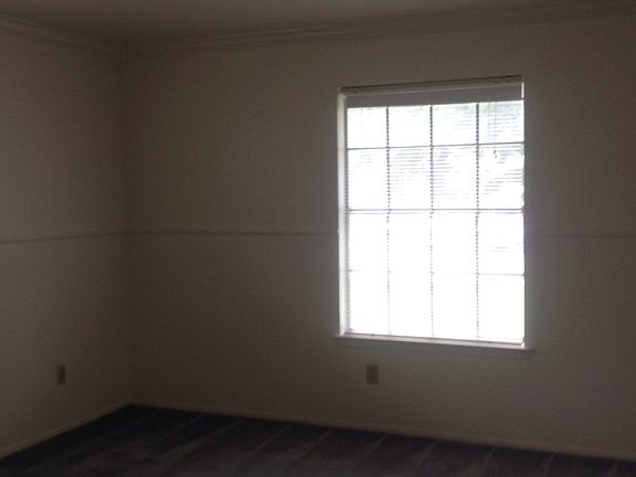 3rd image of 711 S Hunters Glen Cir