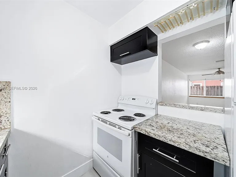 446 SW 4th Ave #2 — Photo 5
