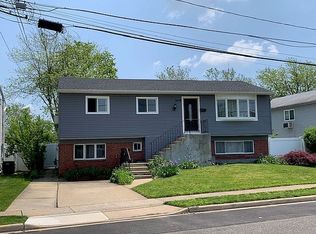 2579 Mariners Ave, Wantagh, NY 11793