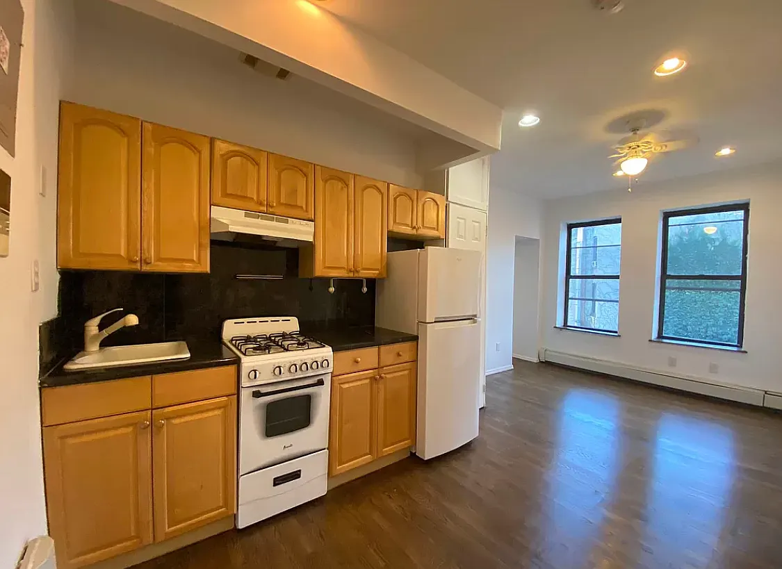 Building Photo - 82 W 105th St #3E