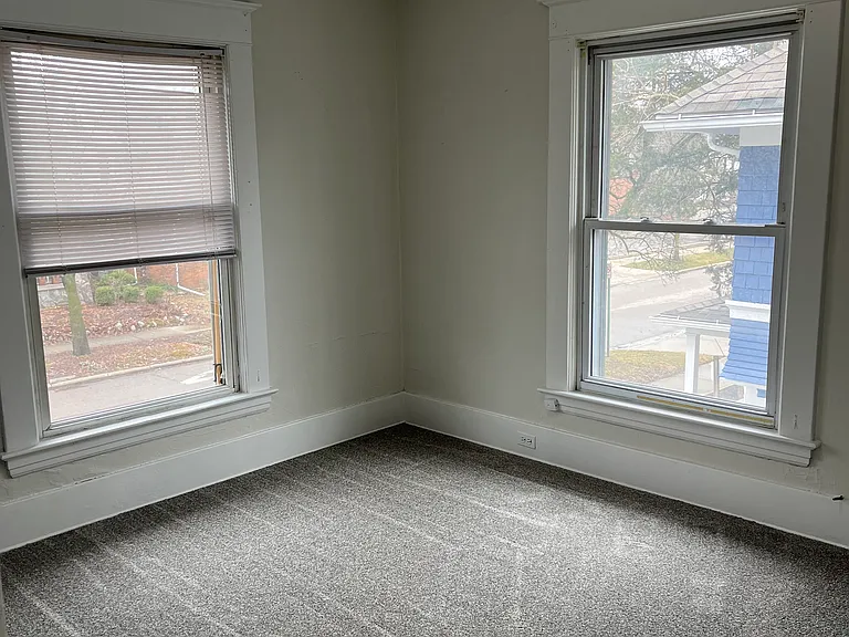 324 Carlton Ave SE — Photo 8
