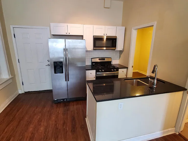 1651 W 19th St #1 — Photo 7