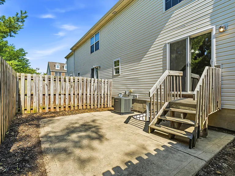 1113 Green Knoll Dr — Photo 35