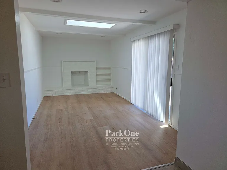 915 Notre Dame Ave — Photo 5