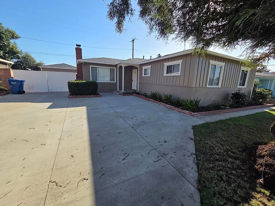 1130 E Louisa Ave