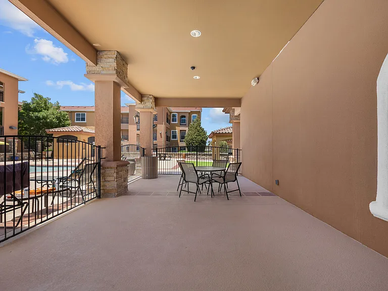 Las Torres Apartments — Photo 38