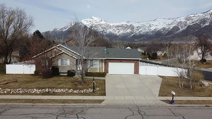 842 E 1850 N