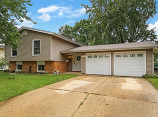 398 Dartmoor Dr, Crystal Lake, IL 60014