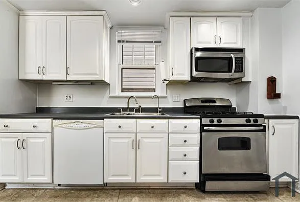 410 Eureka St — Photo 12