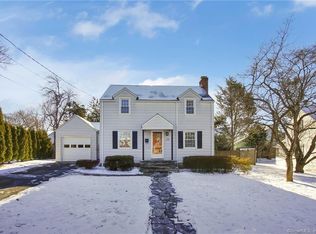 39 Gifford Rd, West Hartford, CT 06119